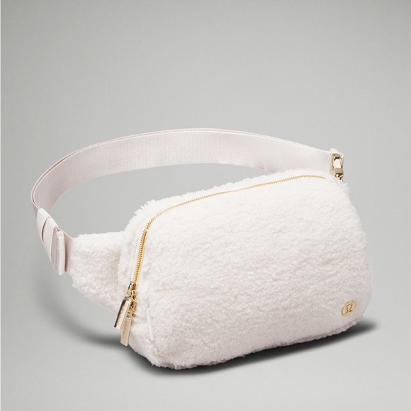 HP 12/26/24 NWT Lululemon Fleece Everywhere Belt Bag 2L in White Opal and Gold - Picture 3 of 10